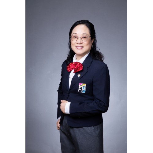 鄺群麗女士